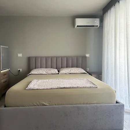 Zuna Golem (Tirana)
